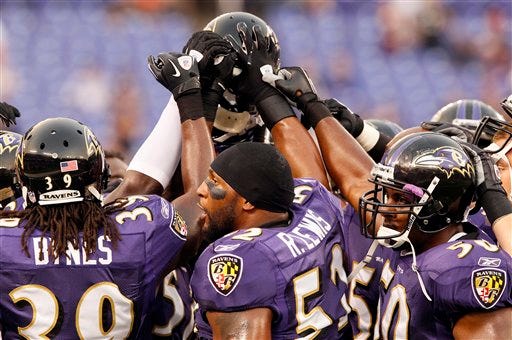 Baltimore Ravens' Ray Lewis, center, joins his teammates in a
huddle before a preseason NFL football game against the Washington
Redskins in Baltimore, Thursday, Aug. 25, 2011. (AP Photo/Patrick
Semansky)