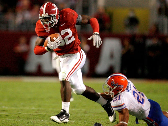 Alabama linebacker C.J. Mosley (32) scores a touchdown past Florida running back Emmanuel Moody (21) after intercepting a pass during the second half in Tuscaloosa, Ala., in 2010..