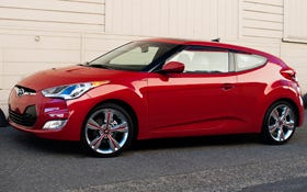 Veloster's unique design takes inspiration from a high-performance sport bike. Veloster has distinctive black A-pillars that give the glass a motorcycle helmet visor appearance.