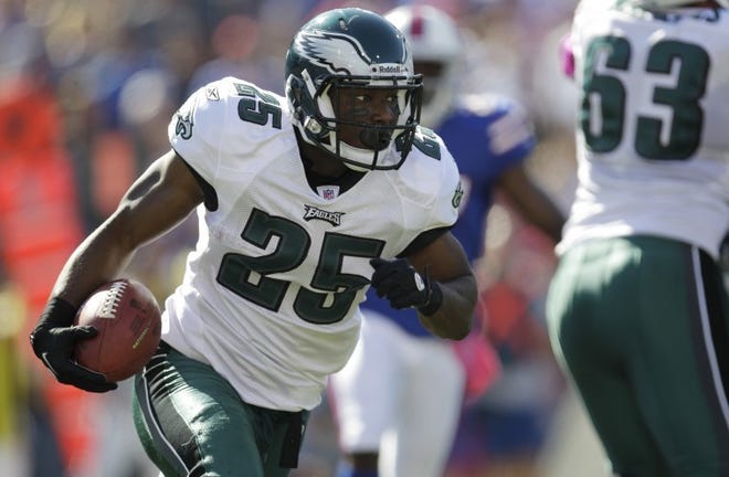 Philadelphia Eagles' LeSean McCoy (25) runs against the Buffalo
Bills during the first quarter of an NFL football game in Orchard
Park, N.Y., Sunday, Oct. 9, 2011. (AP Photo/David Duprey)
