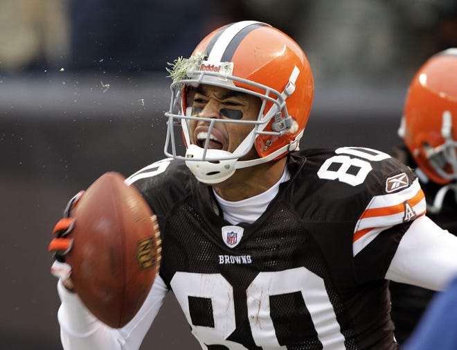 Browns wide receiver Brian Robiskie celebrates a 29-yard touchdown catch against the Baltimore Ravens in the first quarter of Sunday's game in Cleveland.