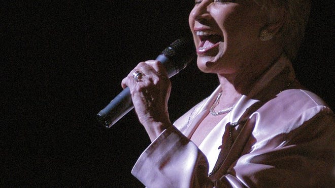 Lynn Roberts moved effortlessly from big band favorites to ballads.