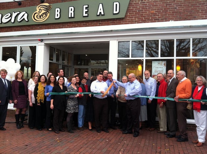 Representatives from Panera Bread join Lexington town officials and members of the local business community to officially cut the ribbon on Panera’s new Lexington Center bakery-café at 1684 Massachusetts Ave. on Monday, Nov. 28.