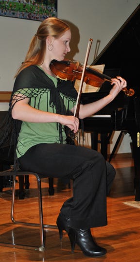 Jenna Potts teaches violin at the South Shore Conservancy.