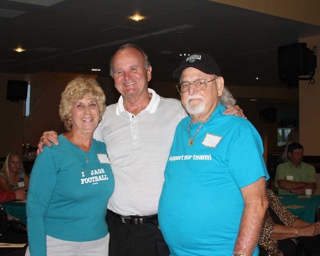 Annual Meeting Wayne and Delores Weaver hosted the Boosters' annual meeting at EverBank Field. Mona and Harold Oneth flank Wayne Weaver at last year's event.
