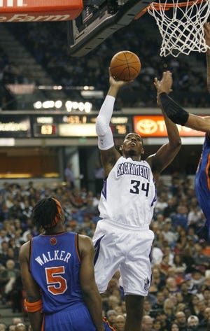 Sacramento Kings forward Jason
Thompson shoots over New York Knicks defender Bill Walker
during a Dec. 31 game.