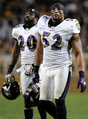 Baltimore Ravens free safety Ed Reed (20) and Ray Lewis (52) take the field during the third quarter of an NFL football game Sunday, Nov. 6, 2011, in Pittsburgh. Baltimore won 23-20. (AP Photo/DON WRIGHT)