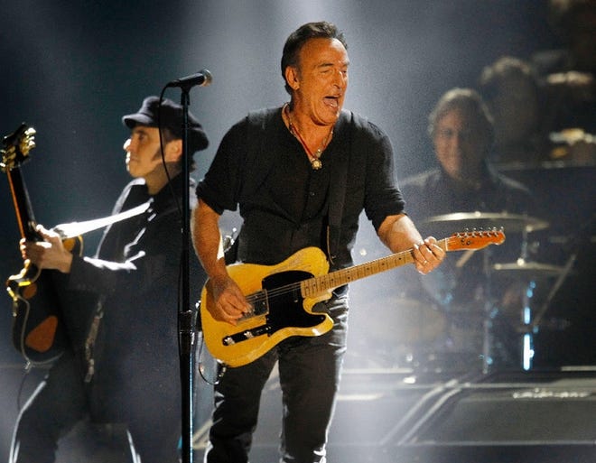 Bruce Springsteen’s latest album, ‘Wrecking Ball,’ involves quite a bit of bellowing and a 16-bar, ill-advised rap.