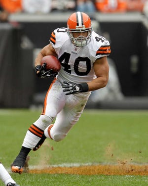 FILE - In this Oct. 2, 2011, file photo, Cleveland Browns running back Peyton Hillis (40) runs the ball in the second quarter of an NFL football game against the Tennessee Titans in Cleveland. The Kansas City Chiefs have signed Hillis on Wednesday, March 14, 2012, giving the team a formidable duo in the ground game with Jamaal Charles.(AP Photo/Tony Dejak, File)