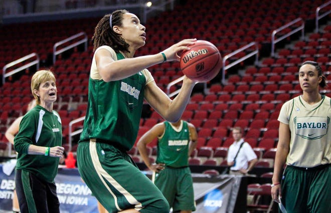 Baylor head coach Kim Mulkey (left) watches Brittney Griner during practice in Des Moines, Iowa. The top-seeded Lady Bears will face Georgia Tech, which is playing in the round of 16 for the first time.