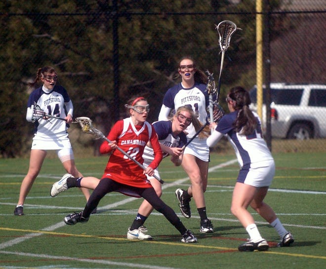 Canandaigua's Lauren D'Amore evades a pair of Pittsford defenders.