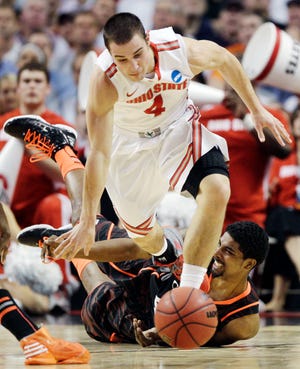 Ohio State guard Aaron Craft (4) escapes the defense of Cincinnati guard Jaquon Parker, rear, in the first half of an East Regional semifinal game in the NCAA men's college basketball tournament, Thursday, March 22, 2012, in Boston.