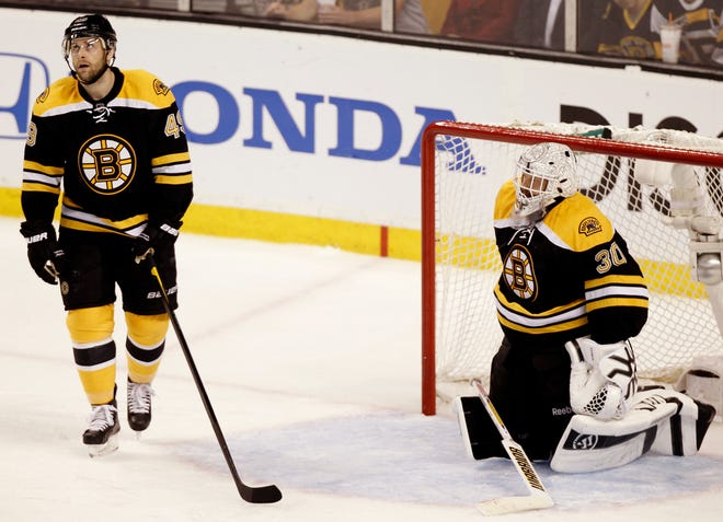 Boston forward Rich Peverley and goalie Tim Thomas react after Washington scored in the second period yesterday.