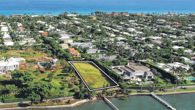 A white line defines a waterfront lot at 324 Cherry Lane in Palm Beach that sold this week for a recorded $9.2 million. The buyer was a limited liability company associated with Henry Kravis, whose estate at 700 N. Lake Way can be seen at the left of the photo. Kravis bought the estate for a record-breaking $50 million in 2006.
