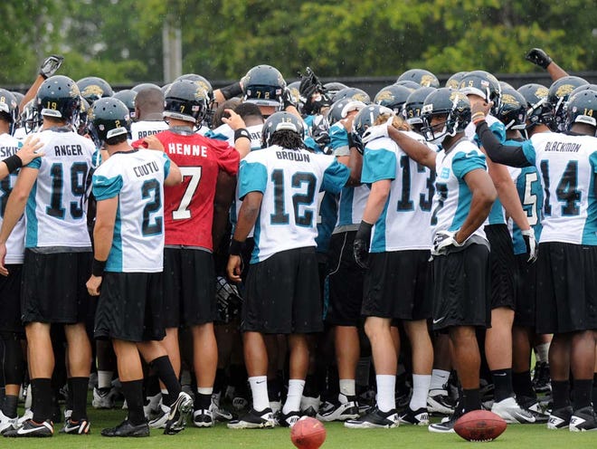 Jaguars players huddle during Wednesday's organized team activities.