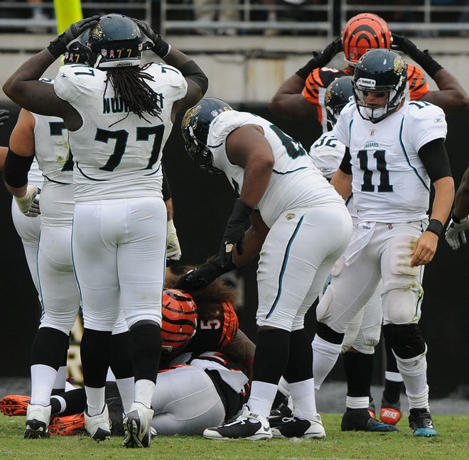 Jaguars guard Uche Nwaneri (77) and Blaine Gabbert (11) react to a play late in the game against the Bengals at EverBank Field on Oct. 9.