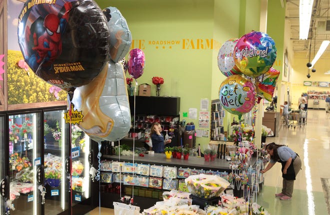 A nationwide shortage of helium means local florists and party suppliers are running low. At County Market on Veterans Parkway, floral department manager Yvonne Davis said Friday, June 1, 2012 that their last tank is almost empty. (Rich Saal/The State Journal-Register)