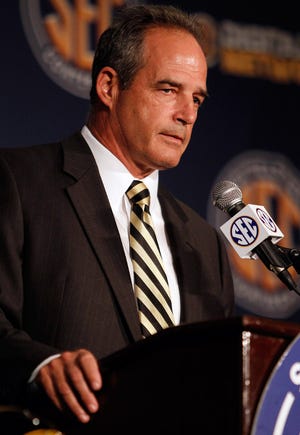 Missouri Coach Gary Pinkel defended former Penn State Coach Joe Paterno Tuesday at SEC football media days.