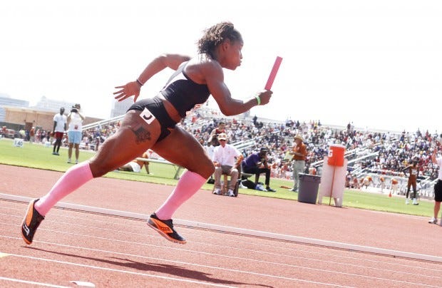 Team Speed Divas' Lauryn Williams starts off the women's 4x100 meter relay invitational race at the Texas Relays athletics meet in Austin, Texas on Saturday, April 9, 2011. The Speed Divas won with a time of 42.45 seconds.(AP Photo/Jack Plunkett)