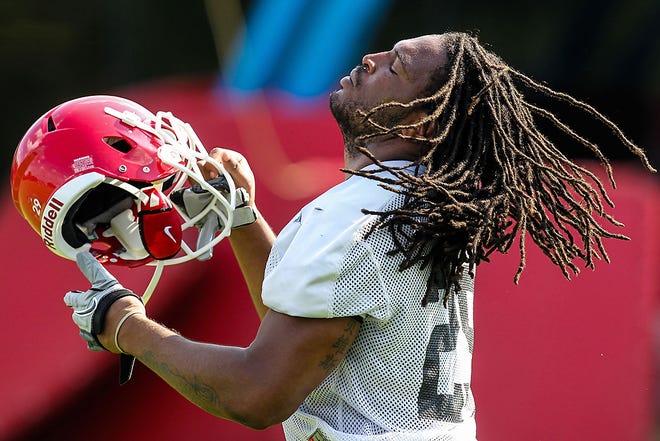 Jarvis Jones began his college career by picking USC over his homestate Georgia Bulldogs. But after he suffered a neck injury as a freshman and USC wouldn’t allow him to play anymore, he transfered to Georgia. The linebacker made 131/2 sacks last season as a sophomore.