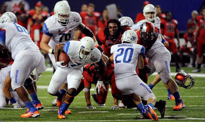 Boise State running back D.J. Harper (7) breaks away for seven yards as Georgia linebacker Jarvis Jones (29), center, loses his helmet in the second half of an NCAA football game on Saturday, Sept. 3, 2011 at the Georgia Dome in Atlanta.  (AP Photo/David Tulis)