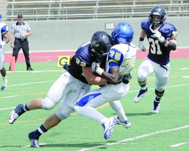 Sville cruises past Ozen 19.jpg