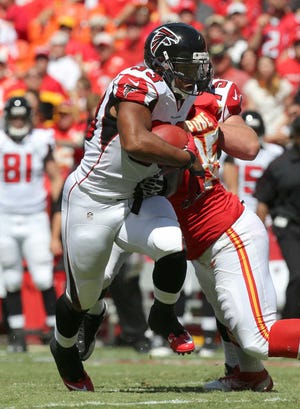 Atlanta Falcons running back Michael Turner (33) runs against the Kansas City Chiefs during an NFL football game Sunday.