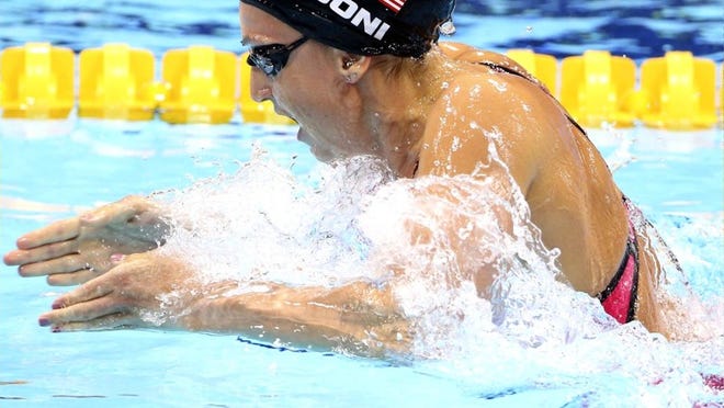 Rebecca Soni leads the pack on her way to setting a world record in the women's 200 meter breaststroke.