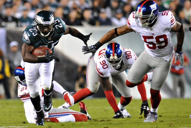 LeSean McCoy carries the ball in the first quarter of Sunday's game against the New York Giants at Lincoln Financial Field in Philadelphia.