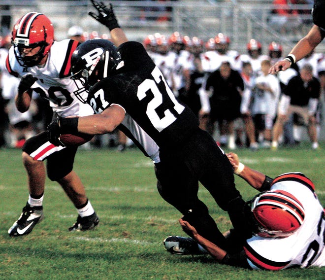 Perry’s Braxton Berry reaches to get the ball over the goal line during a Week 5 win over Hoover. The Panthers rolled up close to 600 yards of offense against the Vikings,
but have struggled with inconsistency.