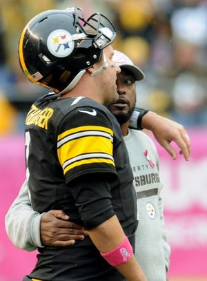 Ben Roethlisberger stands with coach Mike Tomlin before the Steelers' Week 5 win over Philadelphia.