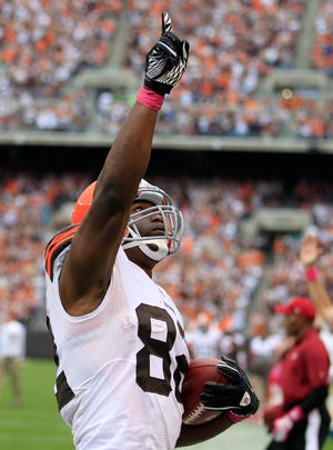 Cleveland Browns tight end Benjamin Watson celebrates after scoring a touchdown against the Cincinnati Bengals during an NFL football game Sunday, Oct. 14, 2012, in Cleveland. (AP Photo/Tony Dejak)