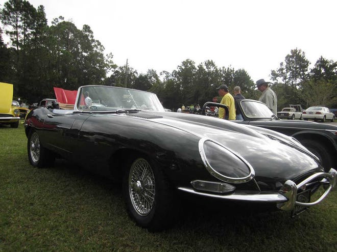 Harold Kelly's 1965 Jaguar XKE Convertible took second place in the 1961-65 class.
