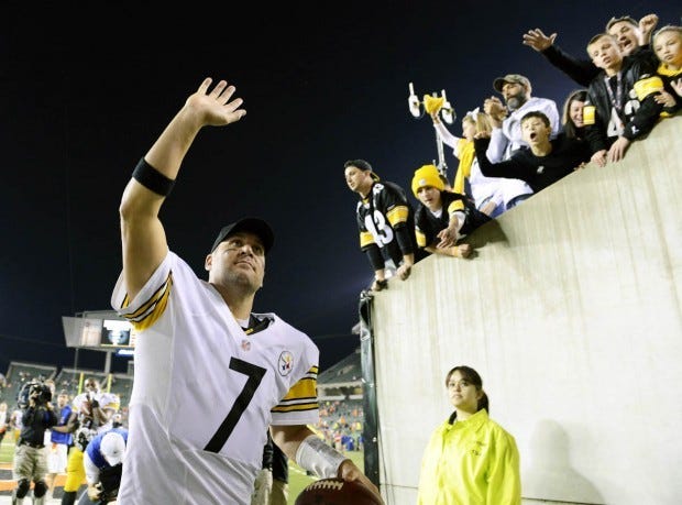 Pittsburgh Steelers quarterback Ben Roethlisberger (7) waves as he leaves the field after the Steelers defeated the Cincinnati Bengals 24-17 during an NFL football game, Sunday, Oct. 21, 2012, in Cincinnati. (AP Photo/Michael Keating)