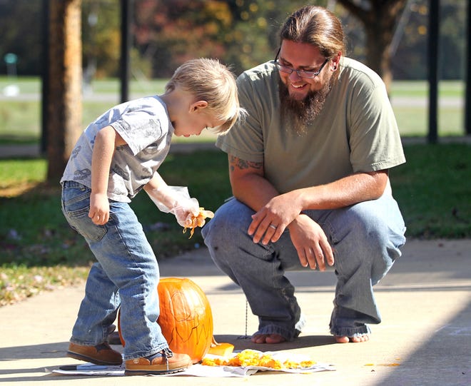 Brittany Randolph/The Star
Cole, 5, and Zack Freeman clean out their pumpkin before carving at Springmore Elementary School on Thursday, Oct. 25.