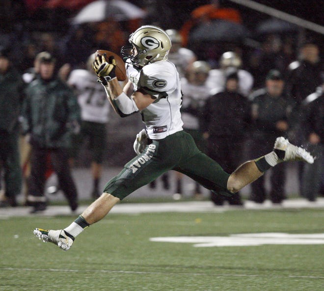 GlenOak’s Jake Tisevich pulls in a reception Friday during a 21-7 win over Perry. Tisevich has 16 catches for 255 yards and one touchdown on the season.