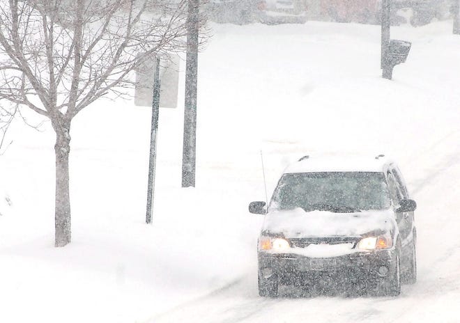 The Holland Sentinel
Traffic moves east along 17th Street near Diekema Avenue. Heavy snowfall
