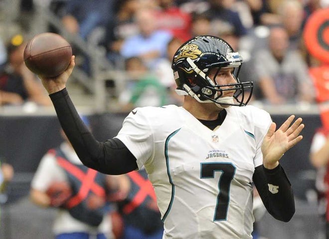 Dave Einsel Associated Press Jaguars quarterback Chad Henne threw for 354 yards and four touchdowns Sunday.