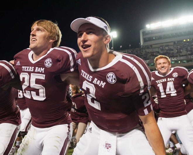 Texas A&M quarterback Johnny Manziel (2) sings the Aggie War Hymn with Ryan Swope (25) and Conner McQueen (14) after an NCAA college football game against Missouri, Saturday, Nov. 24, 2012, in College Station, Texas. A&M defeated Missouri 59-29. (AP Photo/Dave Einsel)