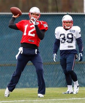 Patriots quarterback Tom Brady (12) and the rest of the team will have to adjust from the New England cold to the warm temperatures in Miami.