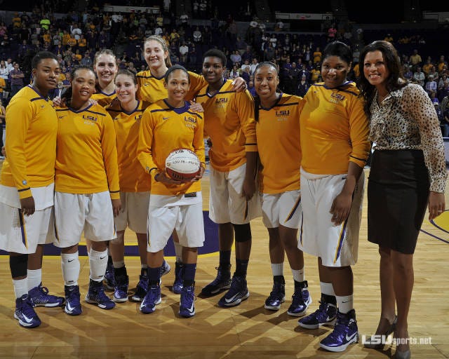 LSU women's head basketball coach Nikki Caldwell and the team celebrate the program's 800th victory. Photo by LSUsports.net.