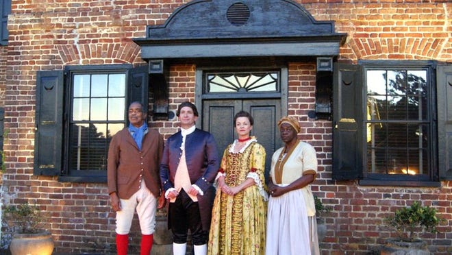 In a mix of history and theatrical spectacle, actors show more than 200 guests at Middleton Place how Christmas was celebrated in Charleston at the end of the Revolutionary War.