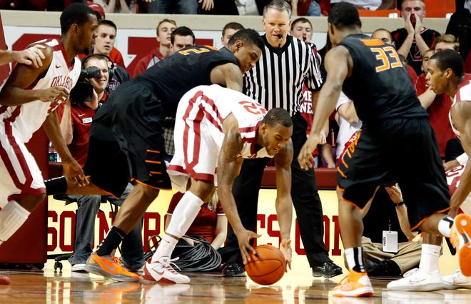 BEDLAM / OKLAHOMA STATE UNIVERSITY: Sooners' Amath M'Baye (22) gets a loose ball in front of Cowboys' Le'Bryan Nash (2) during the second half as the University of Oklahoma Sooners (OU) defeat the Oklahoma State Cowboys (OSU) 77-68 in NCAA, men's college basketball at The Lloyd Noble Center on Saturday, Jan. 12, 2013 in Norman, Okla. Photo by Steve Sisney, The Oklahoman