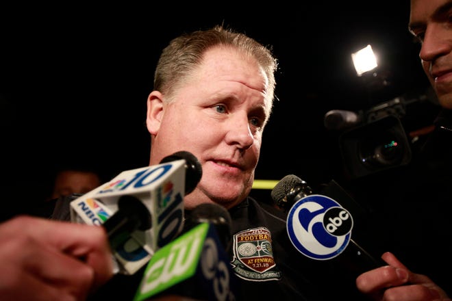 David Swanson Philadelphia Inquirer  Chip Kelly, formerly of the University of Oregon, arrives at Northeast Philadelphia Airport on Wednesday to become the Eagles' new head coach.