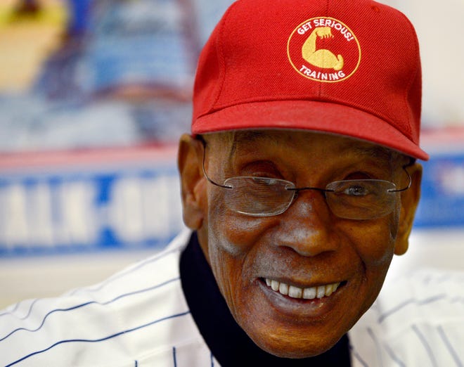 Cubs Hall of Fame legend Ernie Banks smiles for photographers during the Chicago Cubs Caravan at Expo Gardens in Peoria on Wednesday.