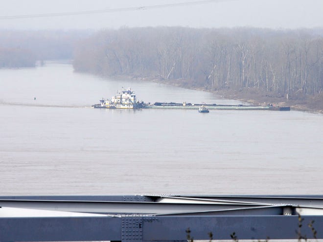 The towboat Nature Way Endeavor banks a barge against the western bank of the Mississippi River, Sunday, Jan. 27, 2013. The river was closed to all traffic eight miles north and south of Vicksburg. (AP Photo/Vicksburg Post, Eli Baylis)