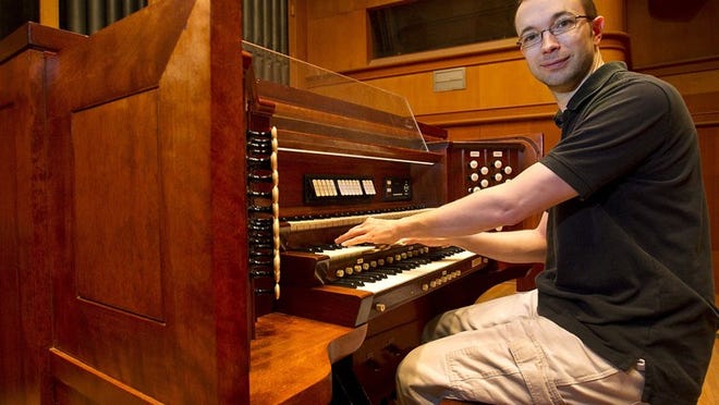 The University of Texas Butler School of Music recently acquired an Aeolian Skinner Opus 1963 organ. The instrument was installed into Jessen Auditorium in Homer Rainey Hall by a team from Coulter Organbuilders led by Robert Coulter.