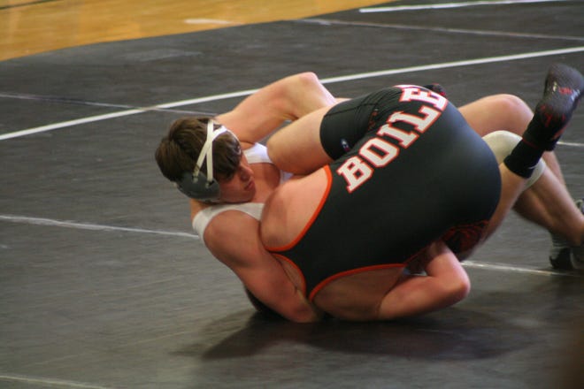 Monmouth-Roseville's Justin Kinney was one of six individuals to advance to the sectionals.