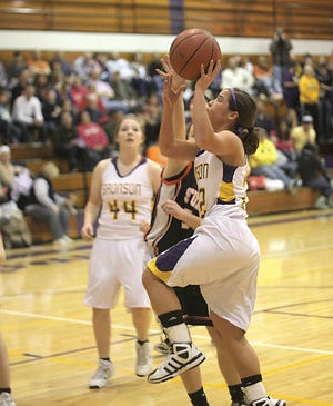 Bronson’s Kelsey Scheenks hits a layup early Tuesday.