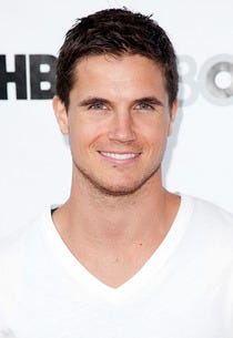 Robbie Amell | Photo Credits: Imeh Akpanudosen/Getty Images